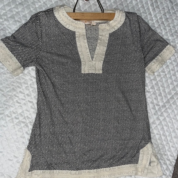 Tory Burch 'Selda' Embellished Linen Tee - Picture 4 of 4